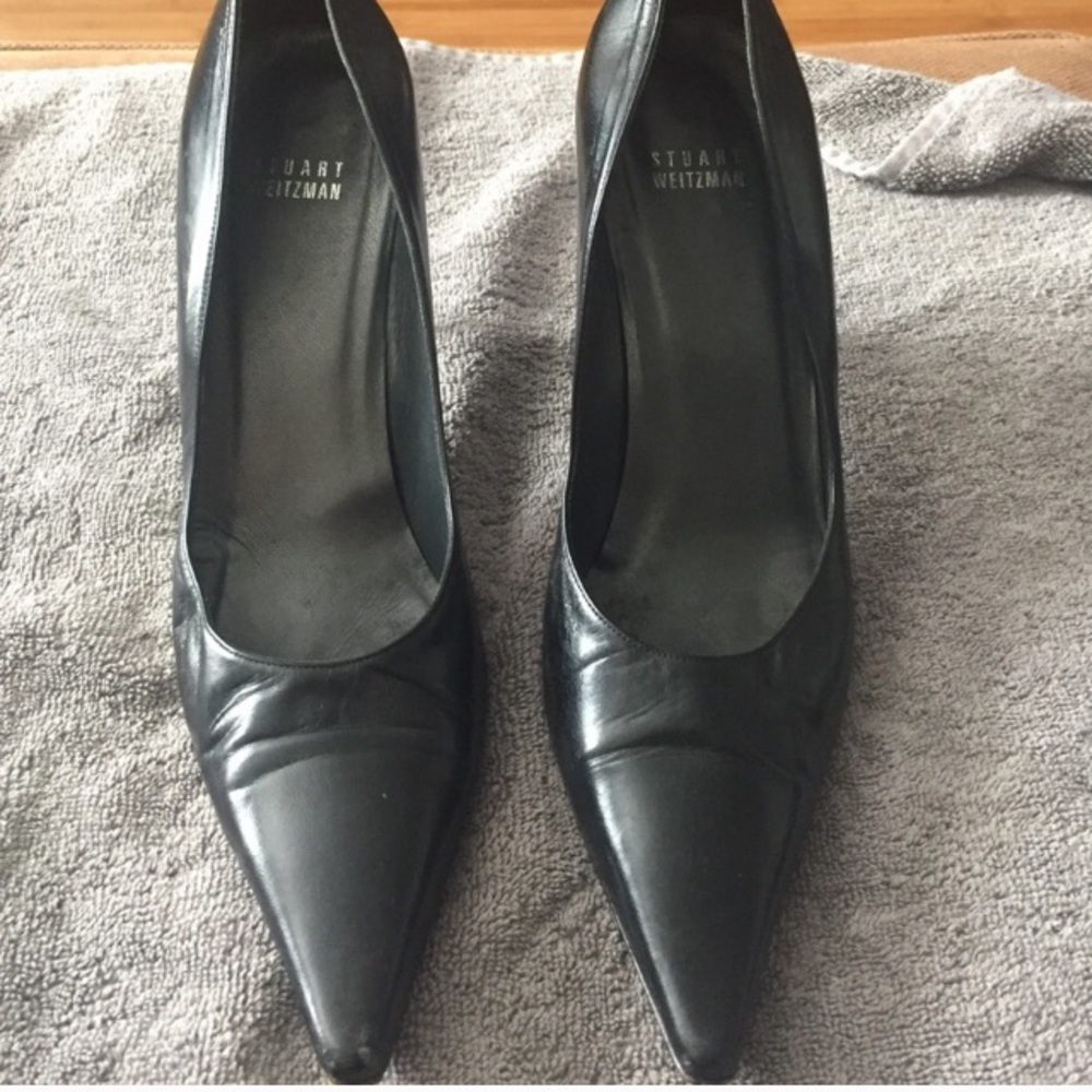 Stuart Weitzman classic black leather pump